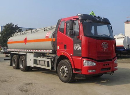 解放J6后雙橋油罐車(chē)圖片 解放J6后雙橋油罐車(chē)圖片