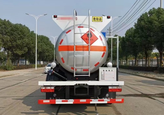 東風(fēng)大多利卡8.1方易燃液體罐式運(yùn)輸車_潤知星牌SCS5120GRYEQ6型易燃液體罐式運(yùn)輸車 東風(fēng)大多利卡8.1方易燃液體罐式運(yùn)輸車_潤知星牌SCS5120GRYEQ6型易燃液體罐式運(yùn)輸車